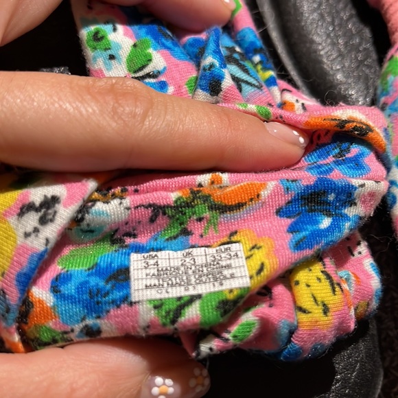 Children Sanuk sandal size 3-4 yoga sling with floral print design - Picture 5 of 5